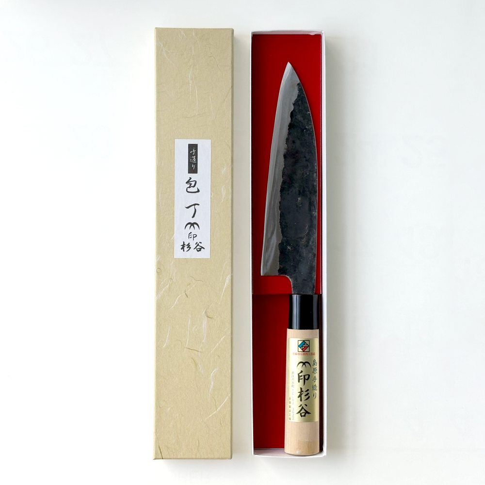 The gyuto knife with its gift box